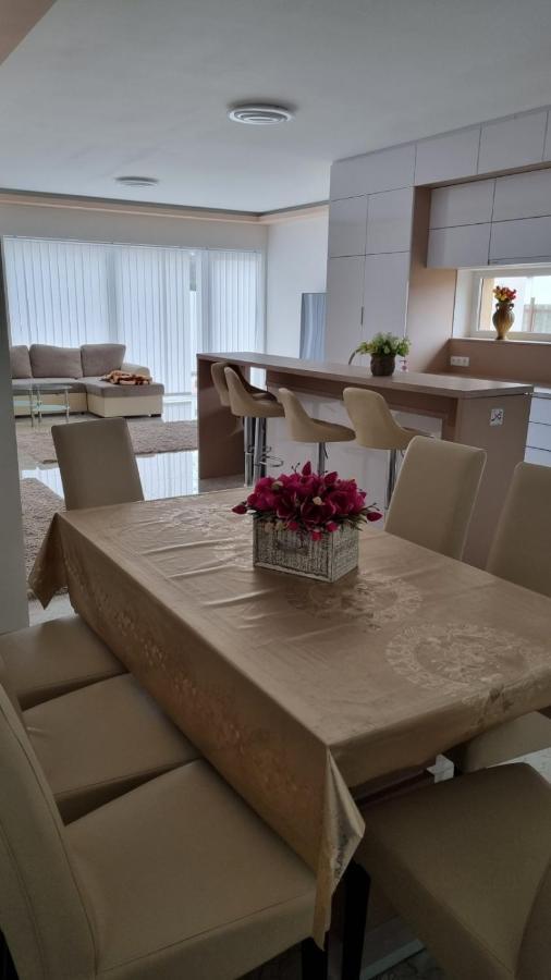Sarkcsillag Teljes Csaladihaz- Star Complete Family House Daire Segedin Dış mekan fotoğraf