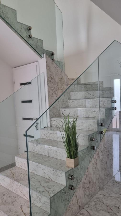 Sarkcsillag Teljes Csaladihaz- Star Complete Family House Daire Segedin Dış mekan fotoğraf