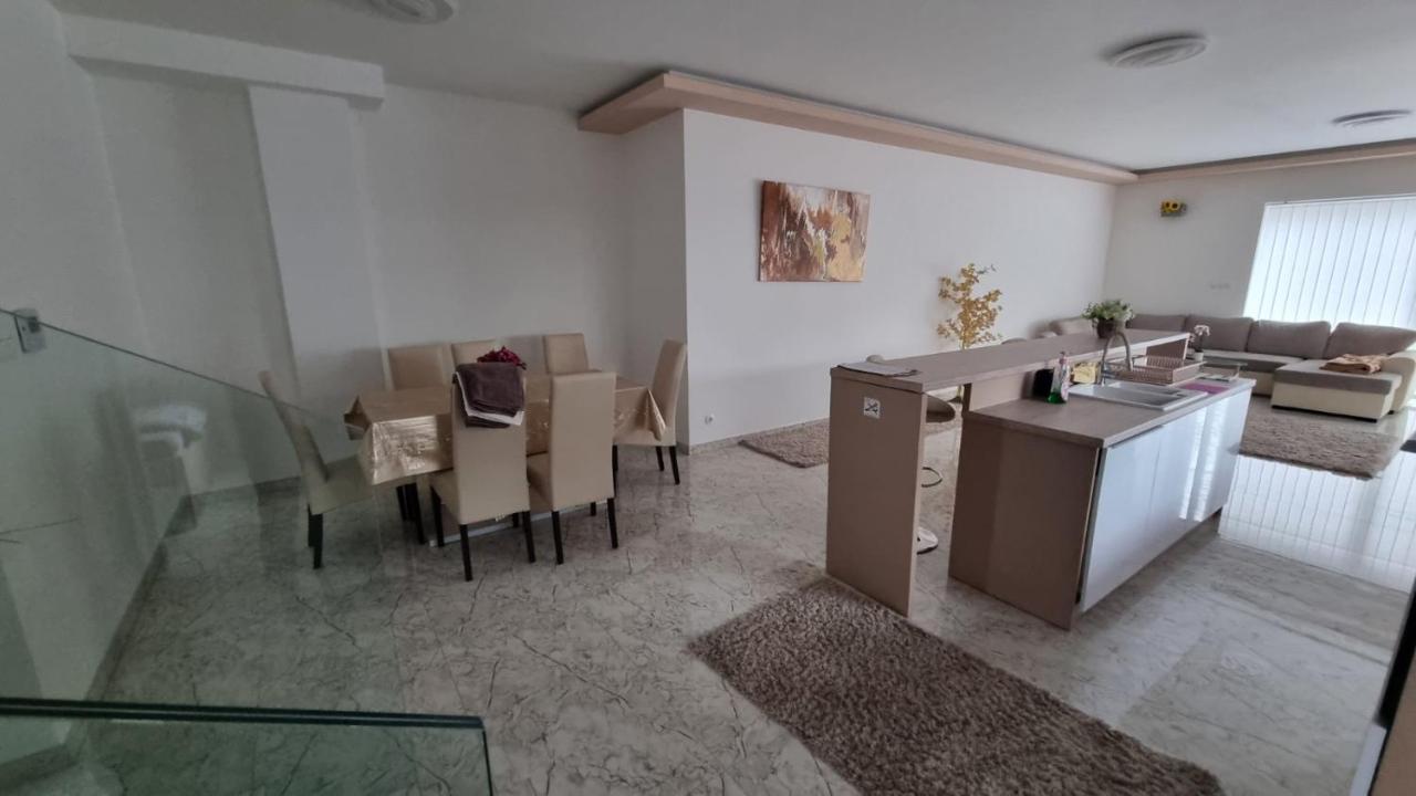 Sarkcsillag Teljes Csaladihaz- Star Complete Family House Daire Segedin Dış mekan fotoğraf